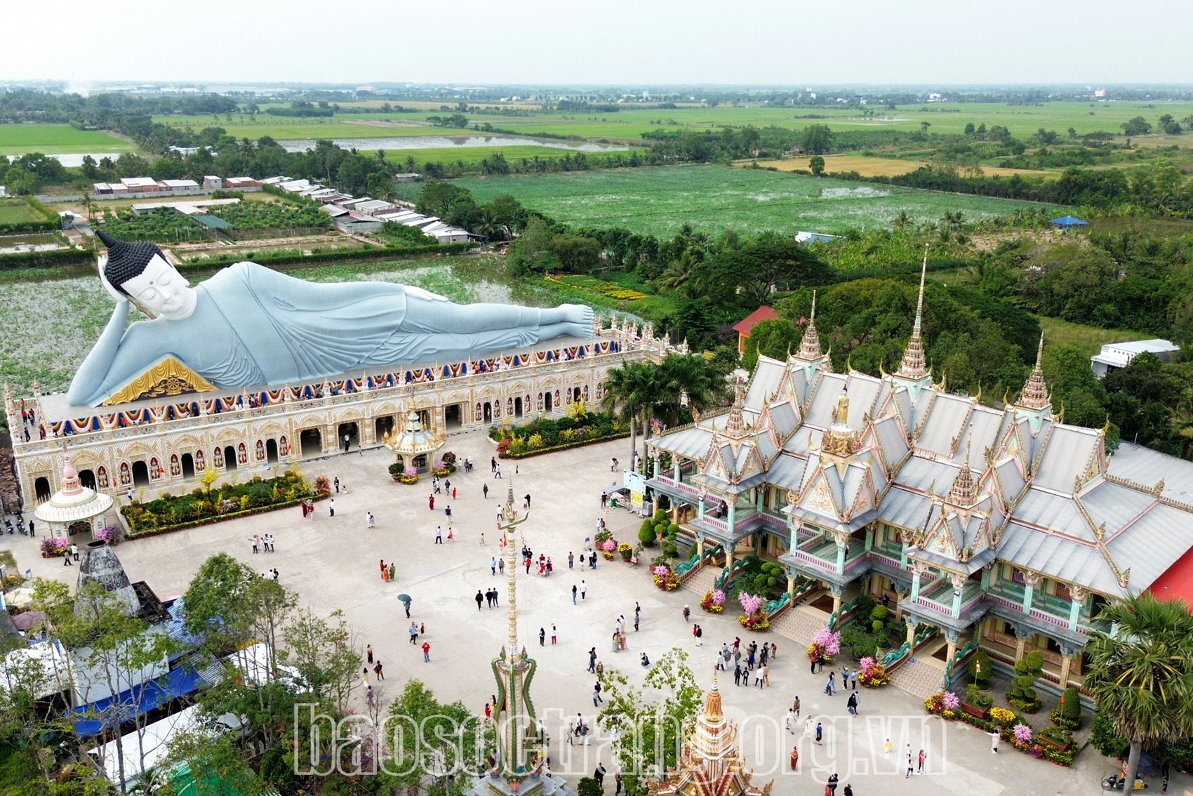 Ngày Tết du xuân tham quan các điểm du lịch, viếng chùa cầu an