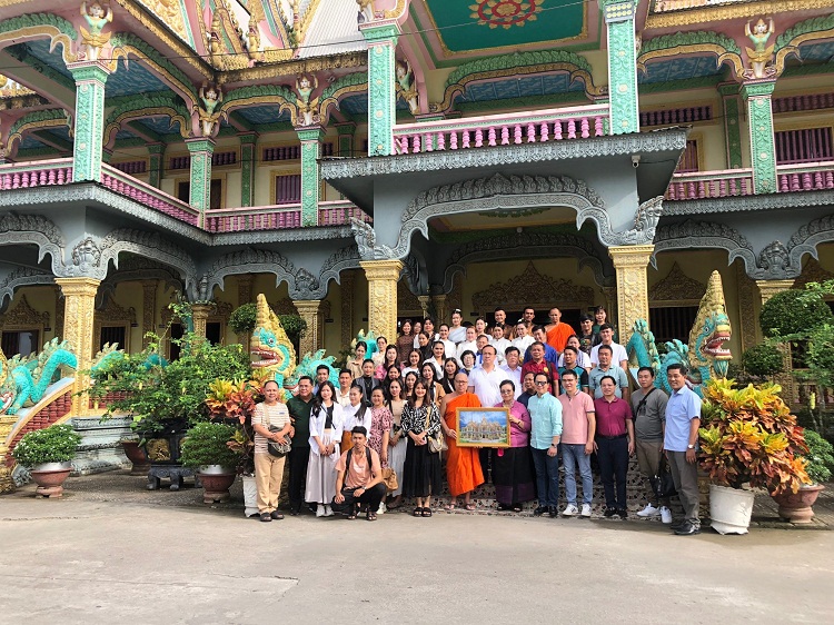 Đoàn lãnh đạo, cán bộ, nghệ sỹ Bộ Văn hóa và Nghệ thuật Campuchia  tham quan du lịch Sóc Trăng