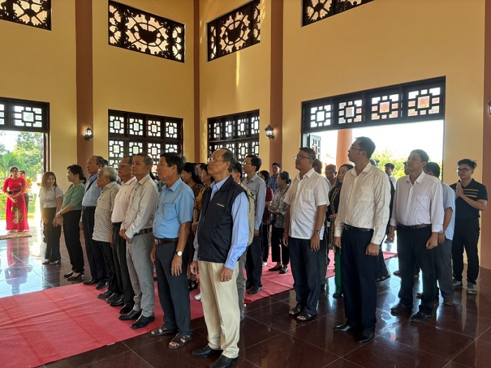 Đoàn cán bộ khoa học, chuyên gia TP. Hồ Chí Minh  và các tỉnh tham quan một số điểm du lịch huyện Cù Lao Dung