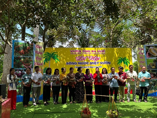 Gia đình nhà vườn Ông Ba Huê, xã Phong Nẫm  tổ chức Lễ hội Sông nước miệt vườn và đưa điểm đến  nhà vườn thứ 2 của xã vào hoạt động
