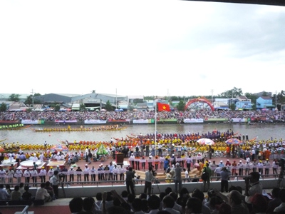 KẾT THÚC THÀNH CÔNG FESTIVAL ĐUA GHE NGO ĐỒNG BÀO KHMER ĐBSCL - SÓC TRĂNG LẦN THỨ NHẤT NĂM 2013