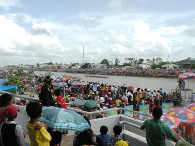 BAN TỔ CHỨC FESTIVAL ĐUA GHE NGO ĐỒNG BÀO KHMER ĐBSCL – SÓC TRĂNG LẦN THỨ I NĂM 2013 HỌP SƠ KẾT CÔNG TÁC CHUẨN BỊ FESTIVAL