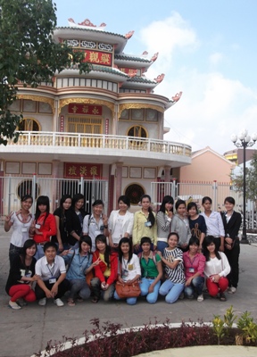 TRUNG TÂM TTXTDL TỈNH: BÁO CÁO CÁC CHUYÊN ĐỀ VỀ DU LỊCH VÀ HƯỚNG DẪN NGOẠI KHÓA SINH VIÊN LỚP ANH VĂN TRƯỜNG CĐSP SÓC TRĂNG