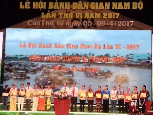 SÓC TRĂNG ĐẠT 02 HUY CHƯƠNG VÀNG VÀ BẠC TẠI LỄ HỘI BÁNH DÂN GIAN NAM BỘ LẦN THỨ 6 NĂM 2017