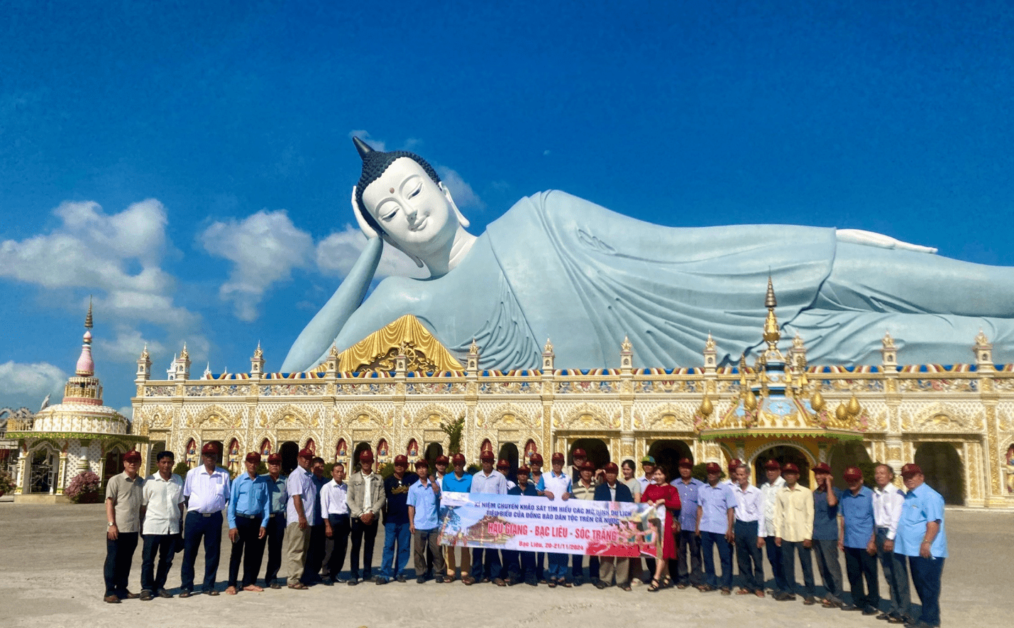 Đoàn Trung tâm Xúc tiến Du lịch tỉnh Hậu Giang khảo sát, tìm hiểu các mô hình du lịch tiêu biểu của đồng bào dân tộc Khmer tỉnh Sóc Trăng